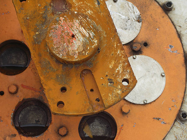 istock Grunge metal wheel 182035978