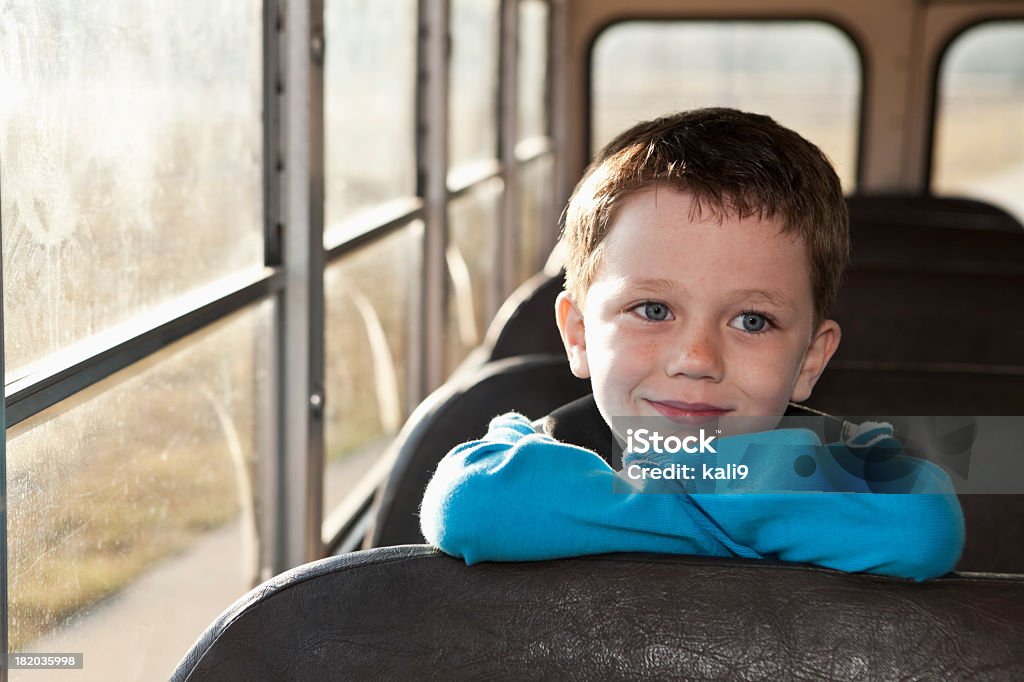 Boy 乗馬学校バス - 子供のロイヤリティフリーストックフォト