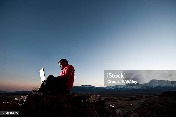 Foto de Laptop e mais fotos de stock de Laptop - Laptop, Montanha, Isolado