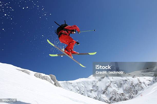 極端なフリーライドスキーにミッド Air - スキーのストックフォトや画像を多数ご用意 - スキー, スキー板, ジャンプする