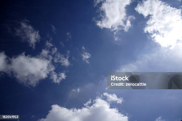 Słoneczny Dzień Poziomej - zdjęcia stockowe i więcej obrazów Bez ludzi - Bez ludzi, Biały, Chmura