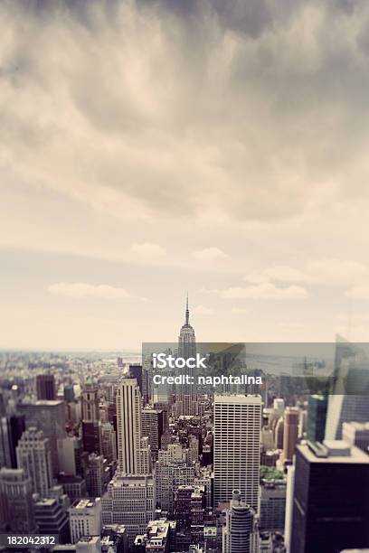 Bad Prognozy Nad New York City - zdjęcia stockowe i więcej obrazów Ameryka - Ameryka, Art deco, Biurowiec