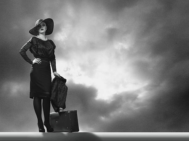 elle laisse. - suitcase retro revival women old fashioned photos et images de collection
