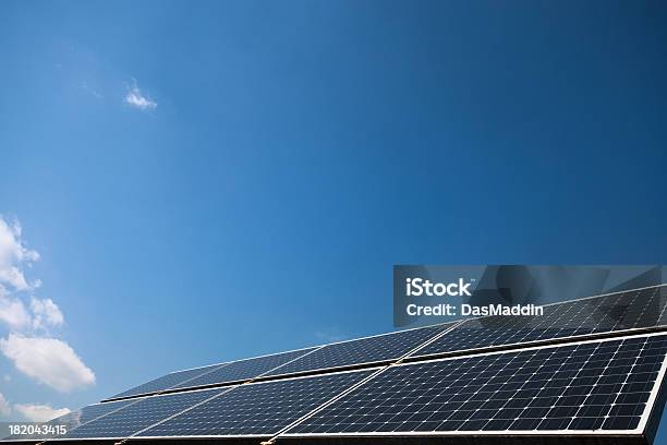 Solarpanel Mit Blauem Himmel Stockfoto und mehr Bilder von Blau - Blau, Elektronik-Industrie, Energieindustrie