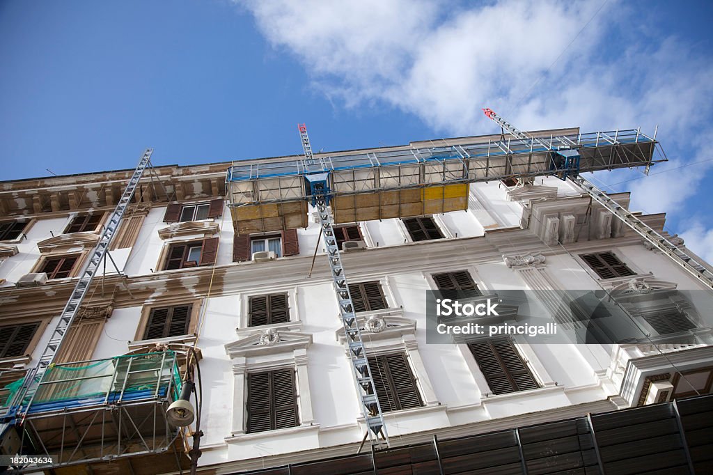 Old building de renovación - Foto de stock de Renovación libre de derechos