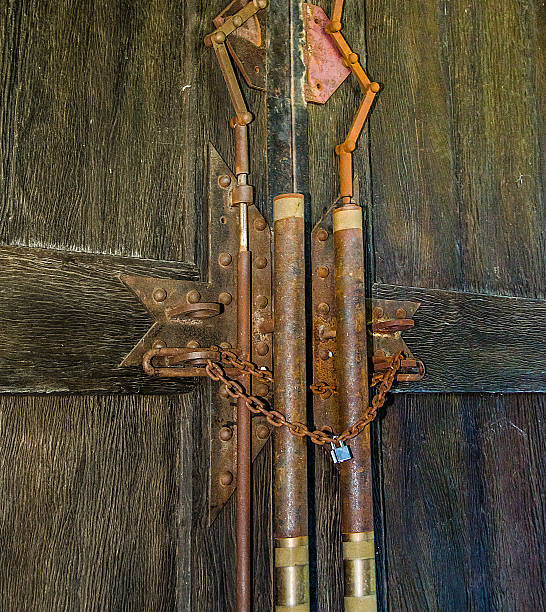 istock Wooden door with rusty Chain and old Padlock 182046049