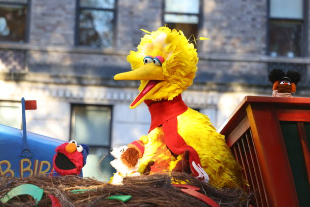 die 97. macy's thanksgiving day parade - sesame street fotos stock-fotos und bilder