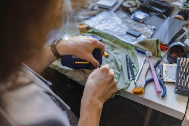 istock Earning extra money by repairing old electronics 1820476964