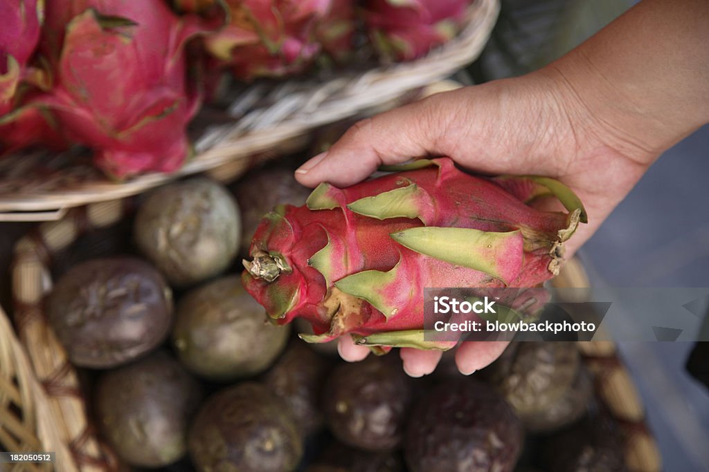 Culinária: Pitaia - Foto de stock de Escolher royalty-free Culinária: Pitaia - Foto de stock de Escolher royalty-free
