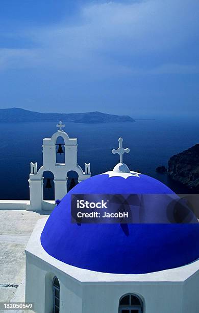 Santorinikirche Und Der Glockenturm Stockfoto und mehr Bilder von Blau - Blau, Caldera, Fira