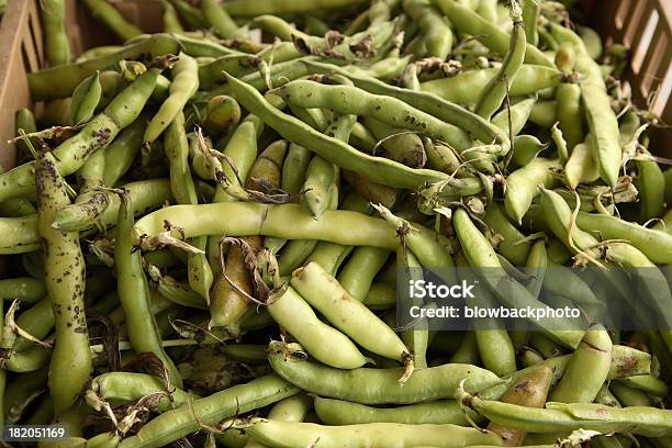 Photo libre de droit de Marché De Producteurs Fèves banque d'images et plus d'images libres de droit de Aliment - Aliment, Aliment cru, Aliments et boissons