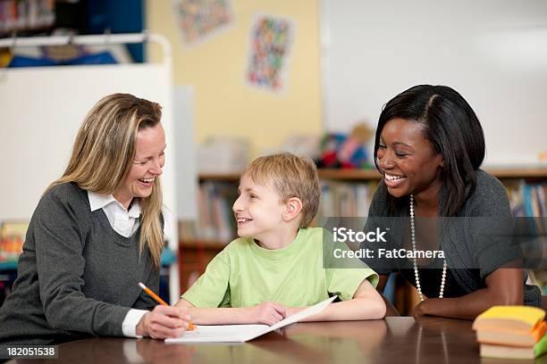 Necessidades Especiais - Fotografias de stock e mais imagens de 12-13 Anos - 12-13 Anos, Aprender, Assistência Comunitária