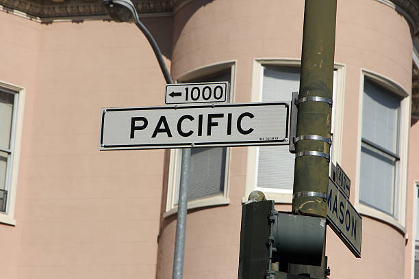 istock Pacific Street in San Francisco, California 182051576