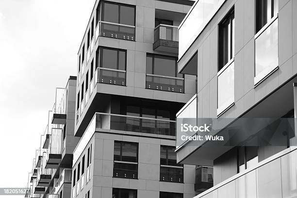 Modernos Edifícios - Fotografias de stock e mais imagens de Ao Ar Livre - Ao Ar Livre, Apartamento, Apartamento Municipal