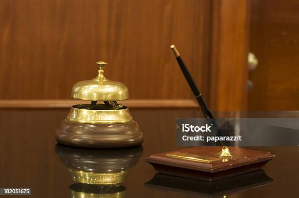 Della Reception Bell - Fotografie stock e altre immagini di Albergo - Albergo, Albergo di lusso, Ambientazione interna