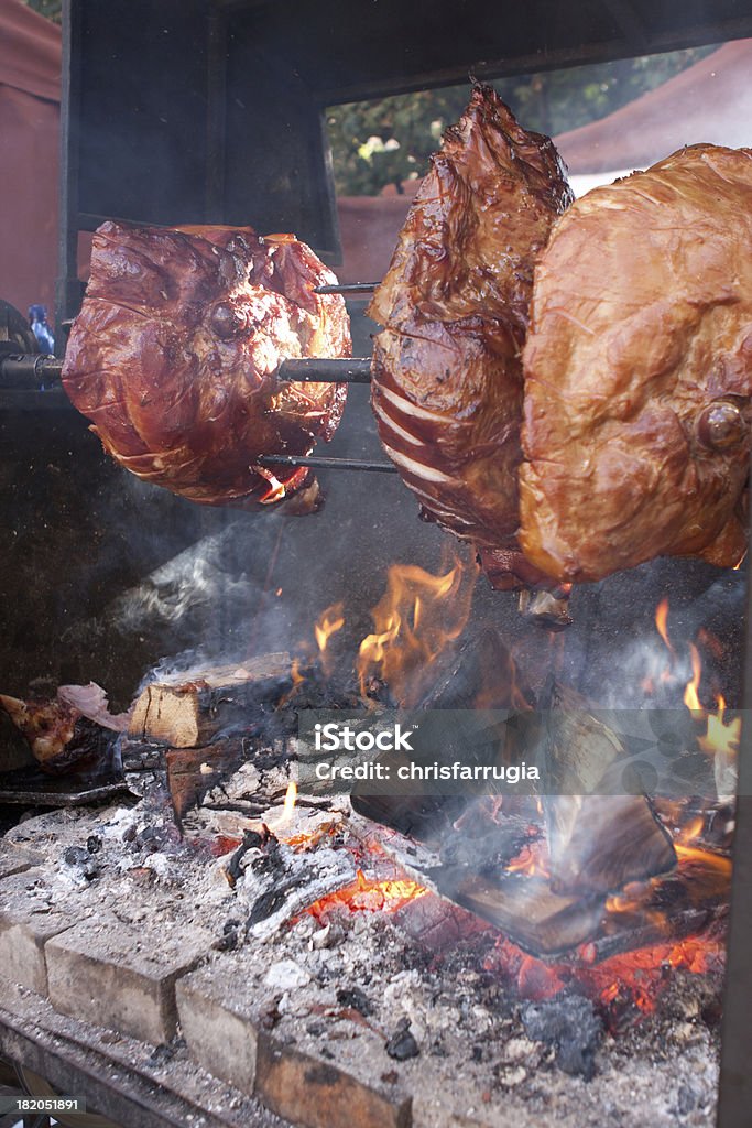 Maiale Arrosto allo spiedo - Foto stock royalty-free di Fumo - Materia