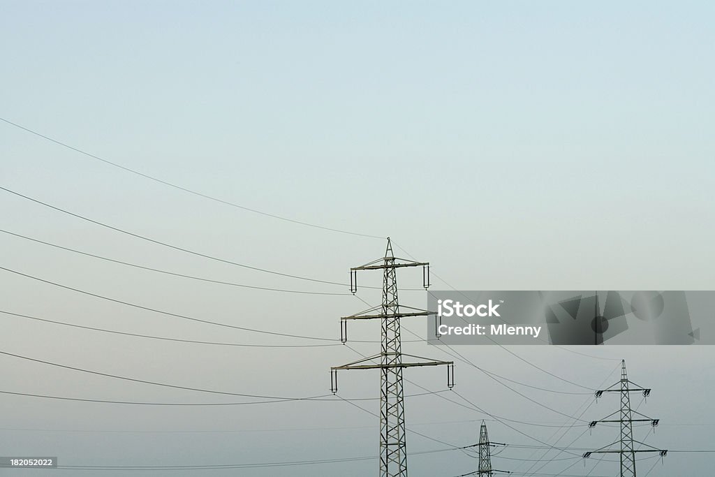 Energie-Hochspannung - Lizenzfrei Himmel Stock-Foto