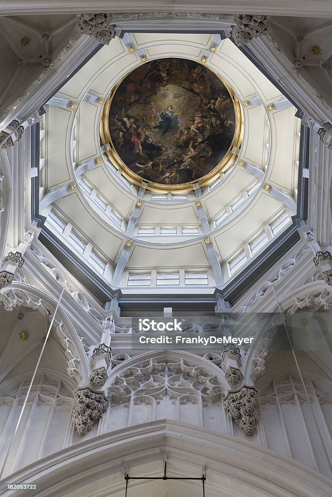 Cúpula interior de la catedral de Nuestra Señora de Antwerp - Foto de stock de Actividades recreativas libre de derechos