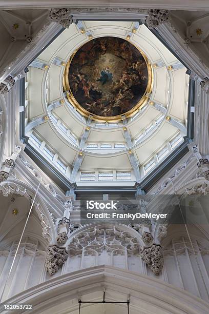 Cúpula Interior De La Catedral De Nuestra Señora De Antwerp Foto de stock y más banco de imágenes de Actividades recreativas