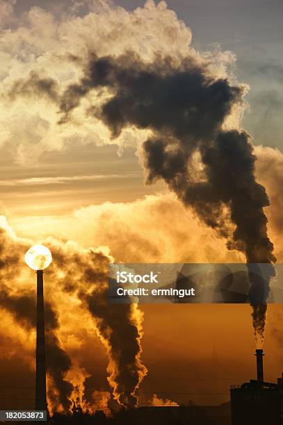 Morgen Rauch Von Fabriken Mit Der Aufgehenden Sonne Stockfoto und mehr Bilder von Dunkel
