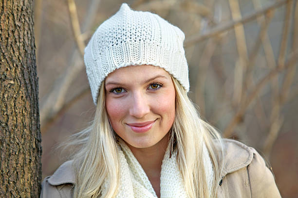 istock Smiling winter girl 182054006