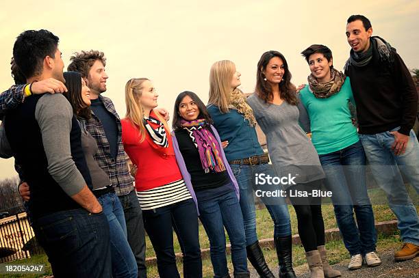 Photo libre de droit de Groupe Multiethnique De Lunité banque d'images et plus d'images libres de droit de Groupe de personnes - Groupe de personnes, S'enlacer, 20-24 ans