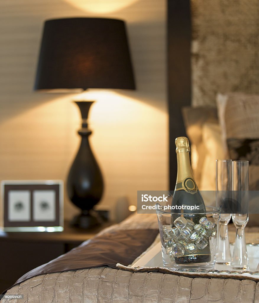 Chambre à coucher avec Champagne - Photo de Champagne libre de droits