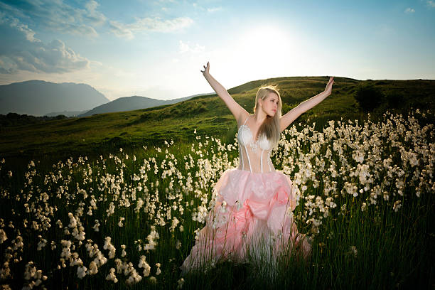 de noiva - bride wedding freedom arms raised imagens e fotografias de stock