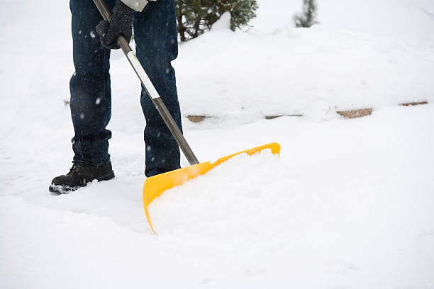 istock Shovel the Snow 182055056
