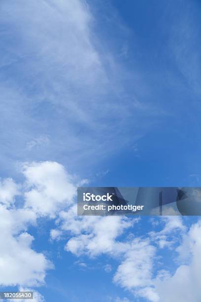 Cielo Azul Y Nubes Foto de stock y más banco de imágenes de Aire libre - Aire libre, Austria, Azul