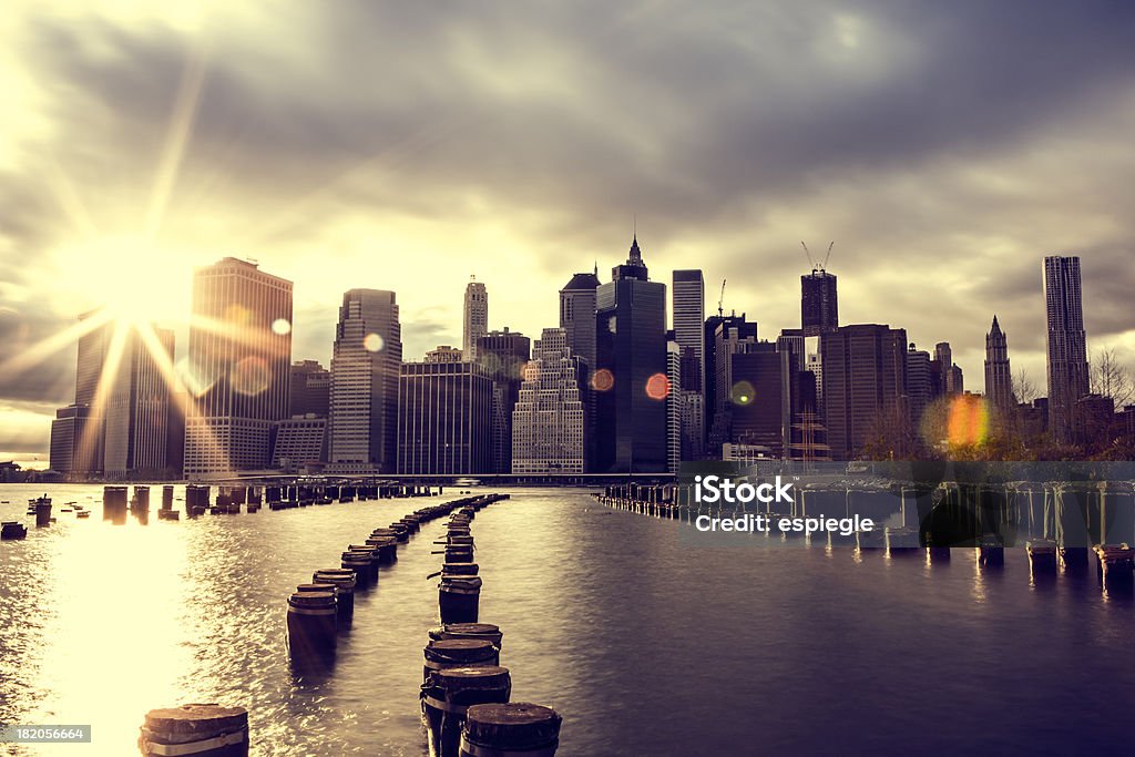 Manhattan z ustawienie słońca za budynków, NYC - Zbiór zdjęć royalty-free (South Street Seaport)