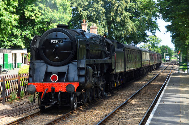 locomotiva a vapore d'epoca br standard class 9f 2-10-0 delle ferrovie britanniche "black prince" alla stazione. - the black prince foto e immagini stock