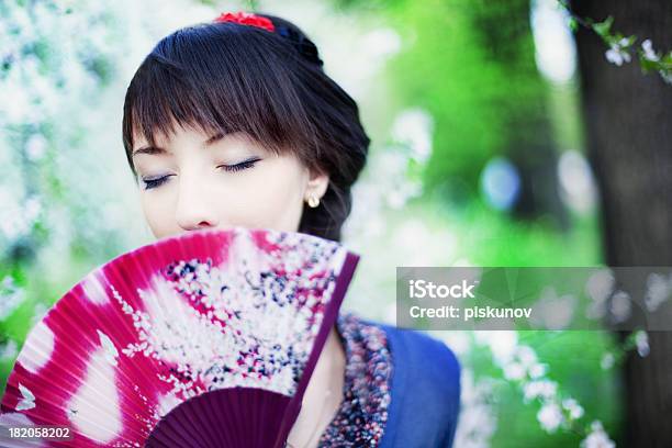 Photo libre de droit de Portrait De Jeune Fille Japonaise banque d'images et plus d'images libres de droit de Adolescent - Adolescent, Adulte, Arbre en fleurs