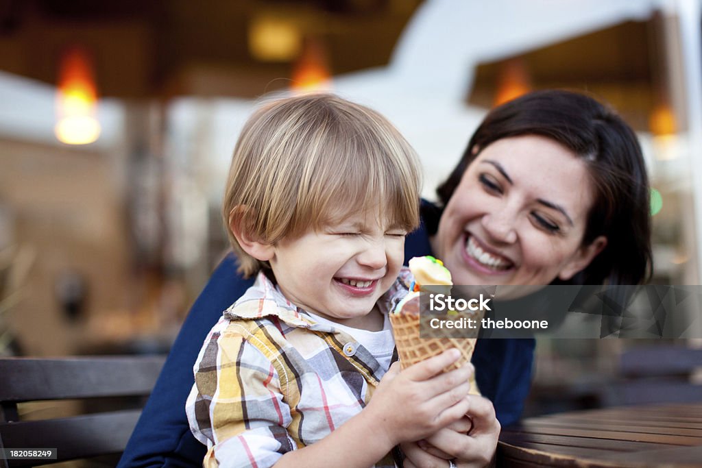 Mãe e filho - Foto de stock de Criança royalty-free