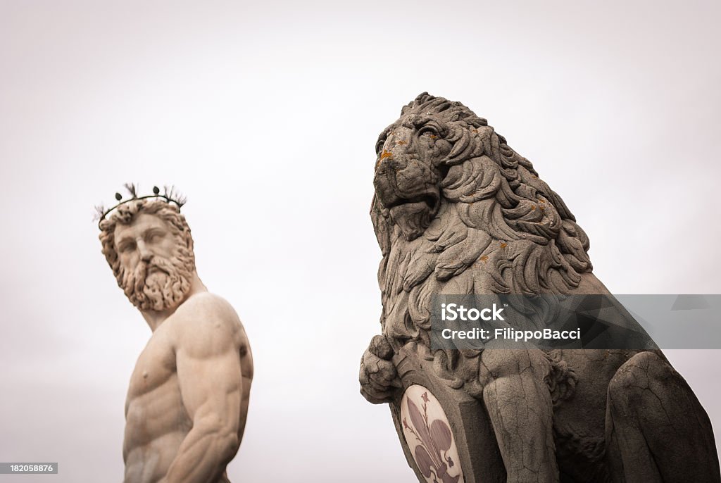 Florencji lion i Neptune Fontanna na Piazza della Signoria - Zbiór zdjęć royalty-free (Antyczny)