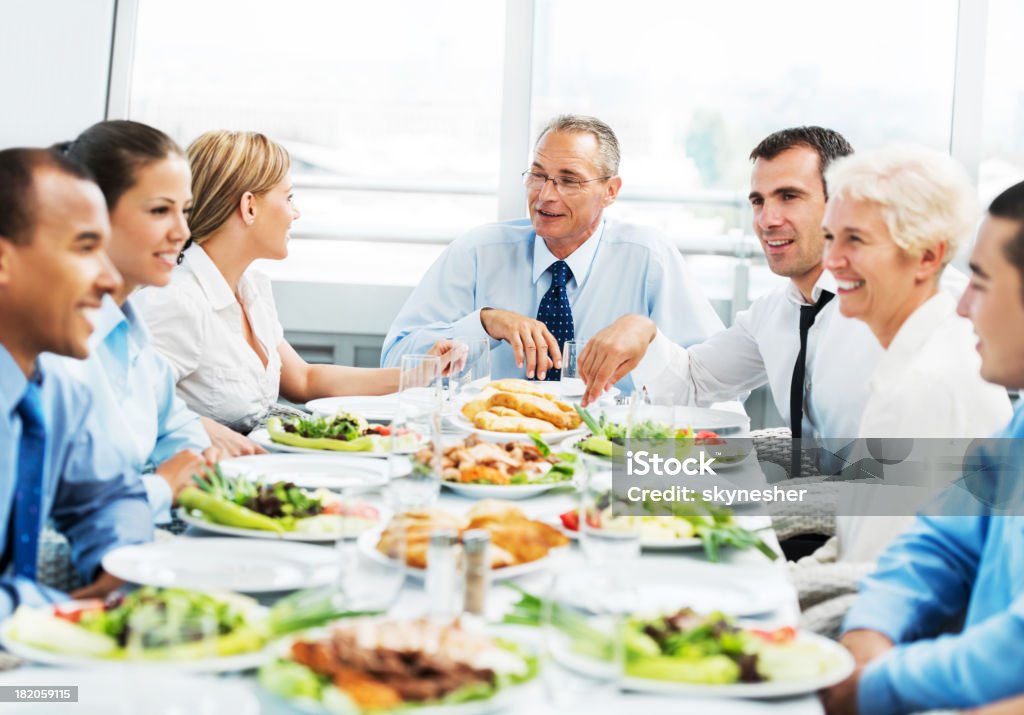 Gli uomini d'affari sul pranzo - Foto stock royalty-free di Pranzo d'affari