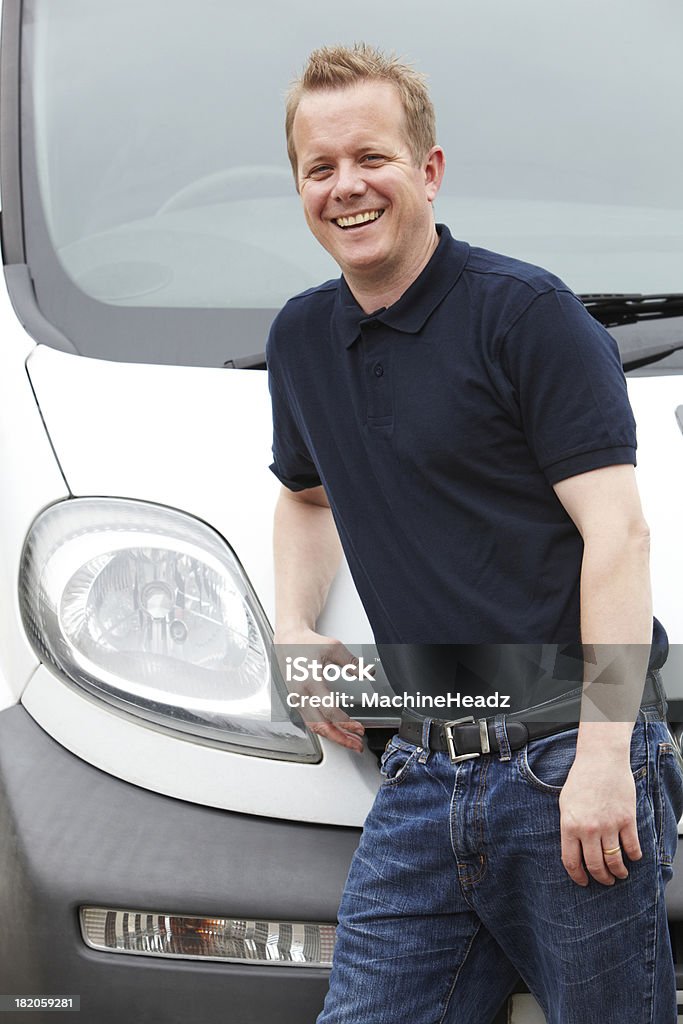 Portrait d'homme avec un minibus - Photo de Adulte libre de droits