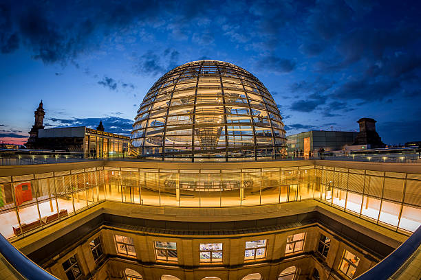 kopuła reichstagu w berlinie, niemcy - berlin germany the reichstag german culture contemporary zdjęcia i obrazy z banku zdjęć