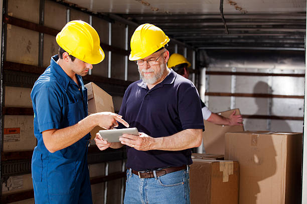 istock Foreman recieving packages from the truck 182060138