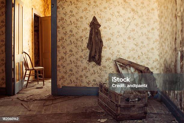 Abandonado House Foto de stock y más banco de imágenes de Ciudad fantasma de Bodie - Ciudad fantasma de Bodie, Parque Histórico Estatal de Bodie, Ciudad muerta