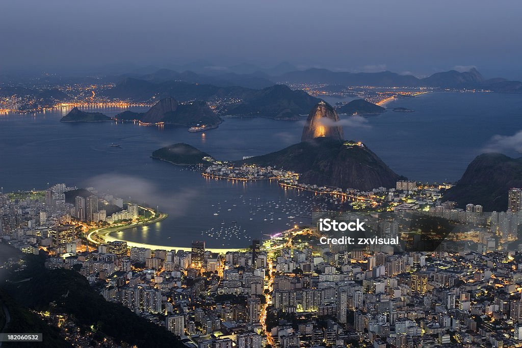 Rio de Janeiro, iluminada à noite - Foto de stock de Noite royalty-free