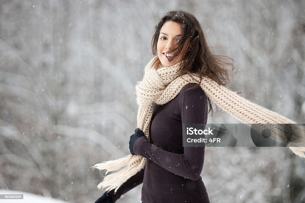 Neve inverno all'aperto Ritratto di una bellezza naturale (XXXL - Foto stock royalty-free di 20-24 anni