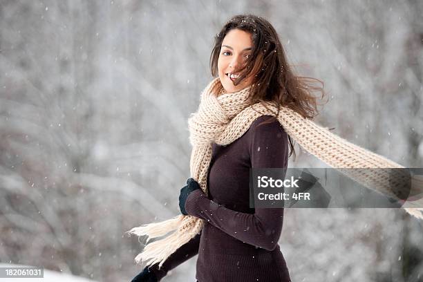Neve Inverno Allaperto Ritratto Di Una Bellezza Naturale Xxxl - Fotografie stock e altre immagini di 20-24 anni