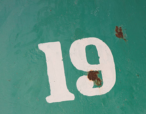 istock Grungy painted number 19 182061081