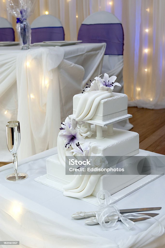Gâteau de mariage - Photo de Aliment libre de droits