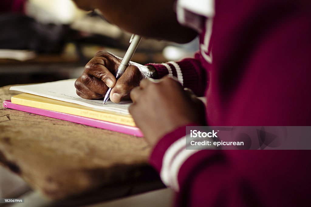 Gros plan image de fille sud-africain dans son bureau, écrit - Photo de Afrique libre de droits