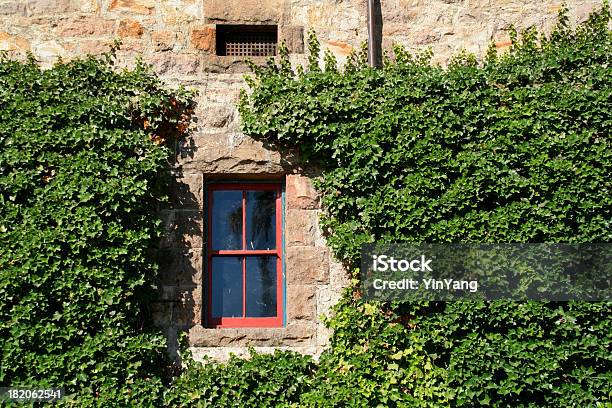 Red Fenster Stockfoto und mehr Bilder von Architektur - Architektur, Außenaufnahme von Gebäuden, Bauwerk