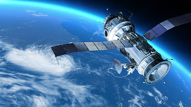 宇宙ステーションにアース眼窩ます。 - satellite global positioning system surveillance satellite dish ストックフォトと画像