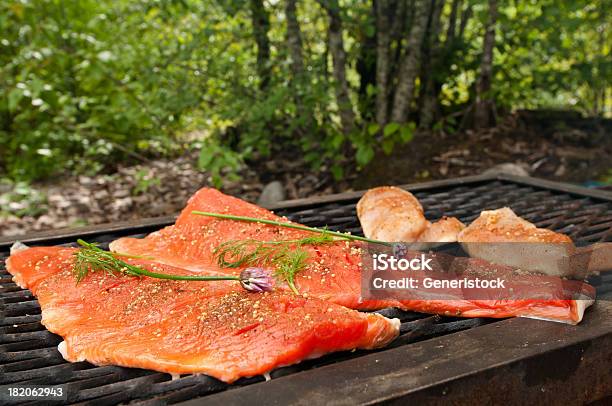 Foto de Salmão Selvagem Churrasco e mais fotos de stock de Frutos do mar - Frutos do mar, Galinha - Ave doméstica, Grelha de Churrasco