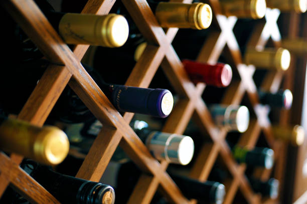 gradevin - wine wine bottle cellar grape стоковые фото и изображения